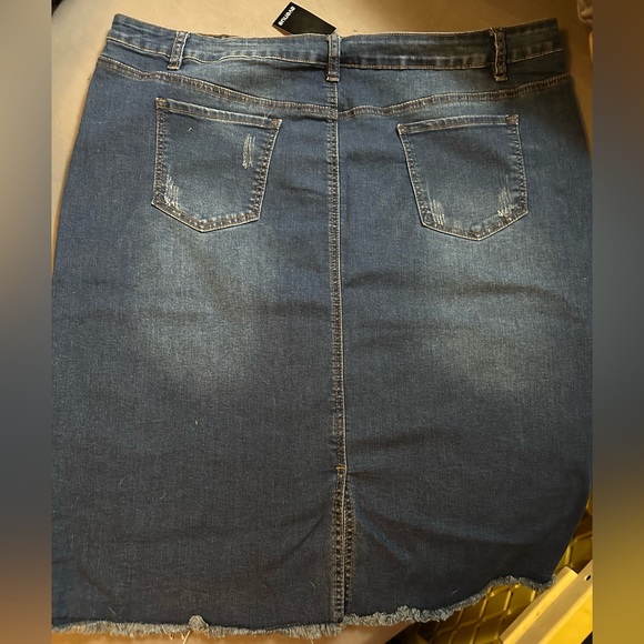 Lane Bryant Denim Stretch Pencil Skirt size 22 NWT - Picture 2 of 4